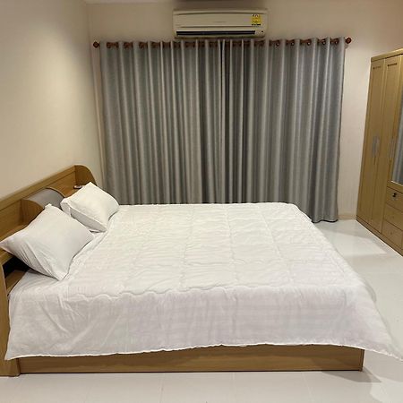 Country Complex Bangna Aparthotel Bangkok Esterno foto