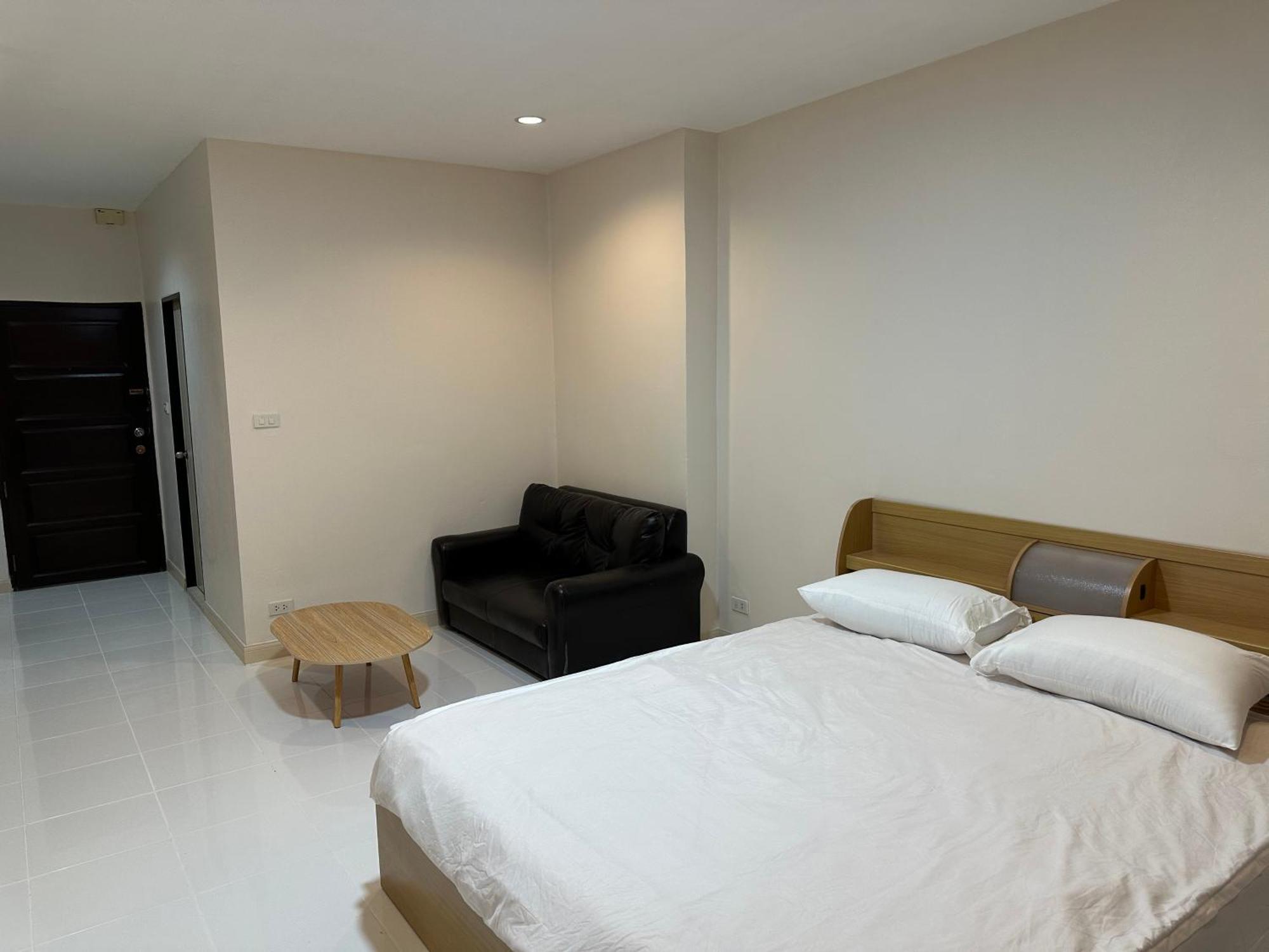 Country Complex Bangna Aparthotel Bangkok Esterno foto