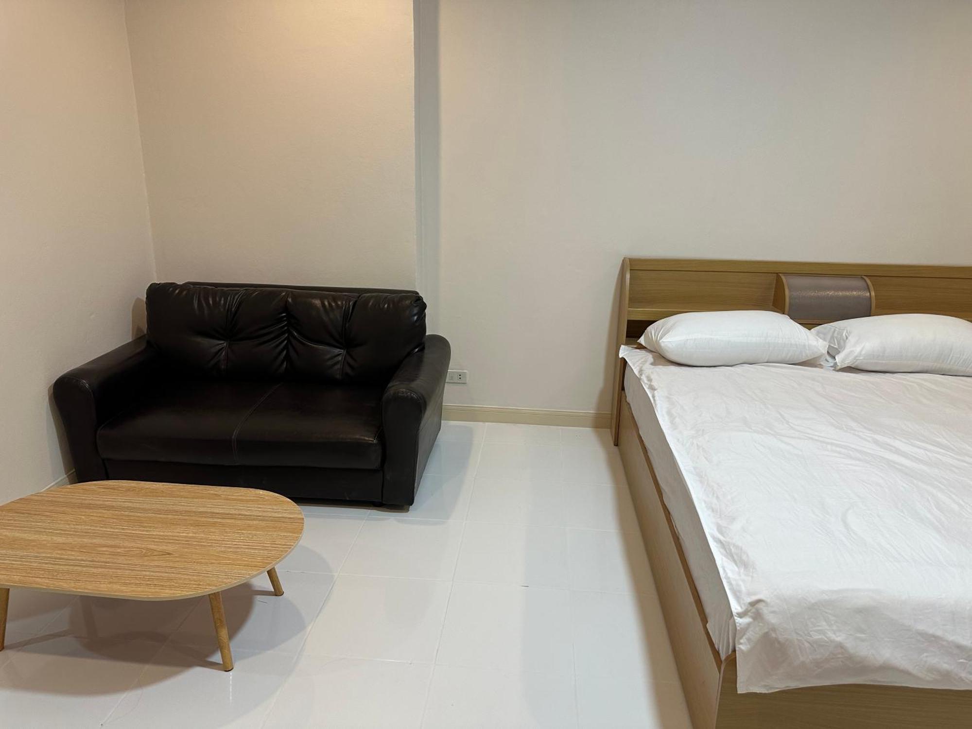 Country Complex Bangna Aparthotel Bangkok Esterno foto