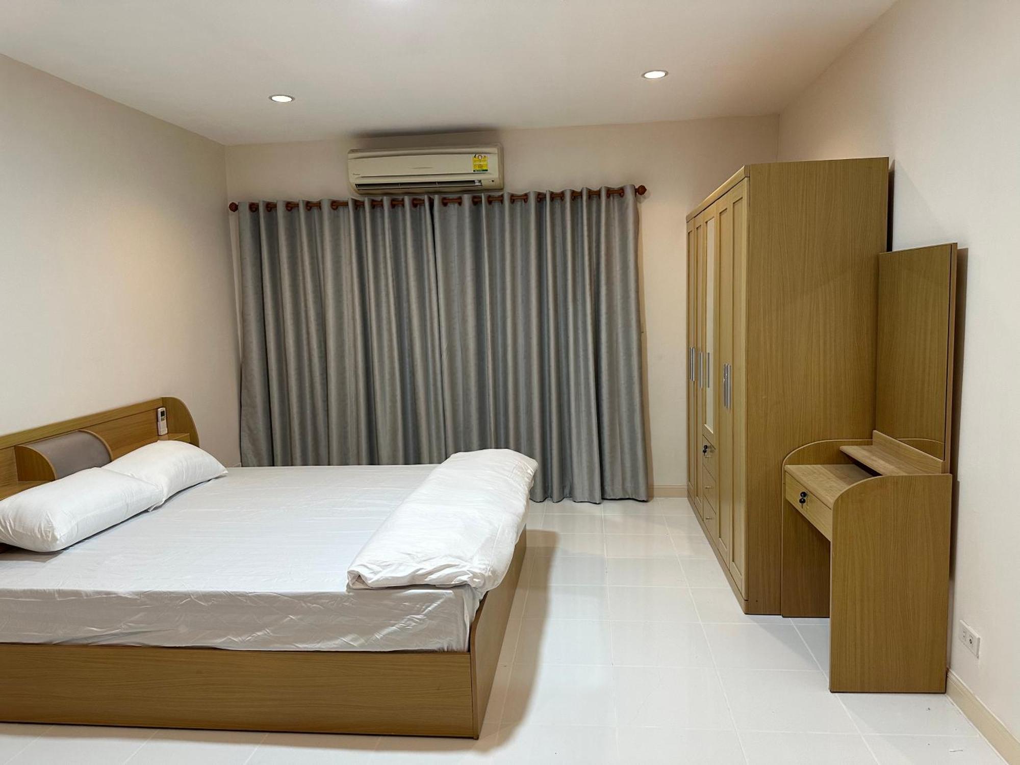 Country Complex Bangna Aparthotel Bangkok Esterno foto