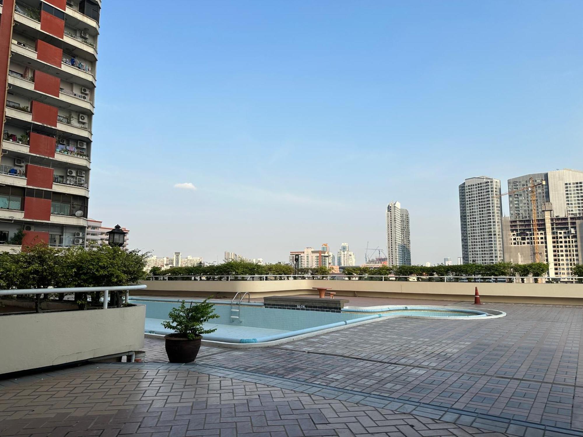 Country Complex Bangna Aparthotel Bangkok Esterno foto