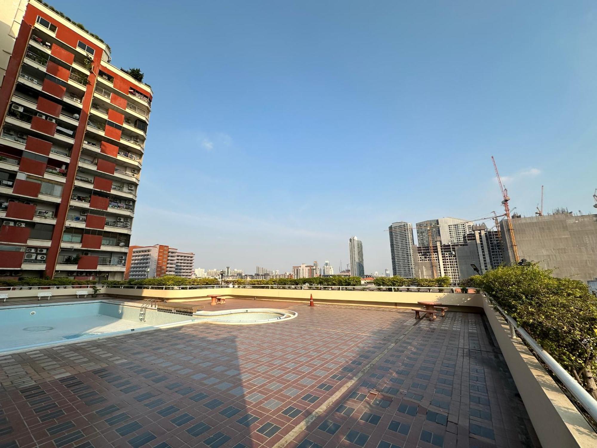 Country Complex Bangna Aparthotel Bangkok Esterno foto